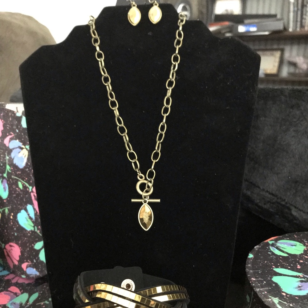 Golden necklace w/matching earrings & bracelet